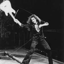 Ritchie Blackmore haciendo volar su guitarra