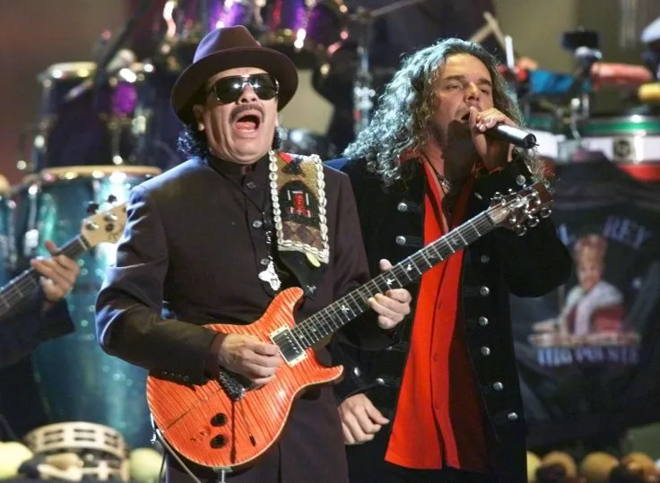 Carlos Santana junto a Fher Olvera cantante del grupo Maná