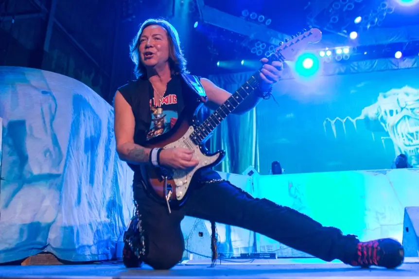 Dave Murray guitarrista británico del grupo Iron Maiden