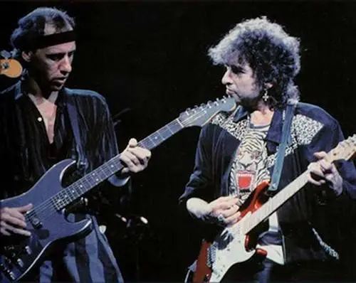 Mark Knopfler tocando junto a Bob Dylan
