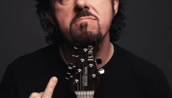 Steve Lukather guitarrista de Toto